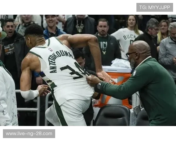 字母哥愤怒撕裂球衣雄鹿惨败后更衣室内发生激烈冲突